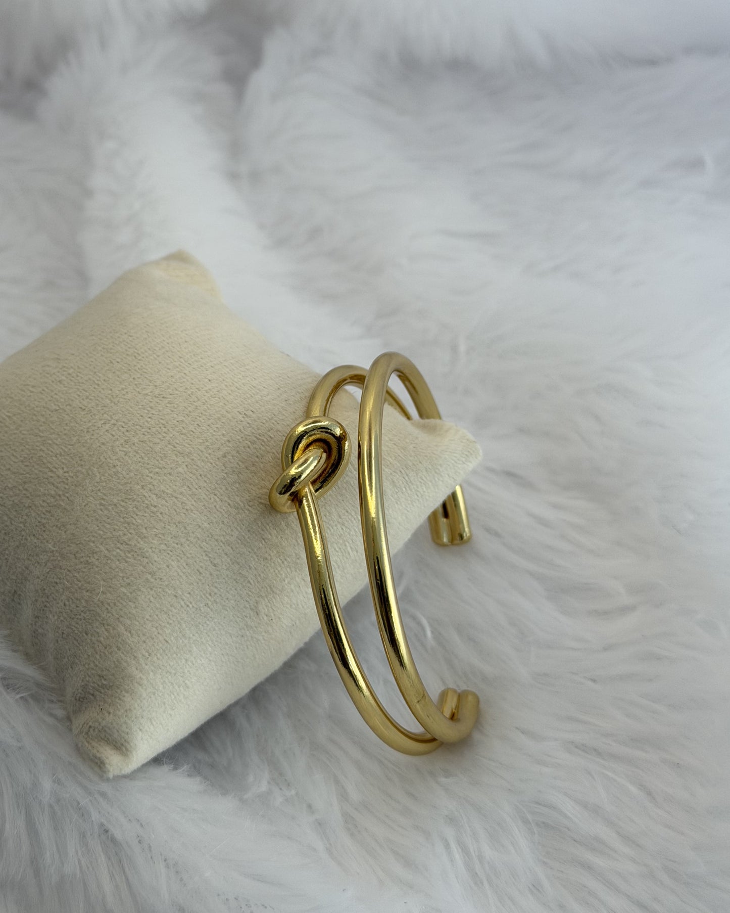 Auré Knot Cuff
