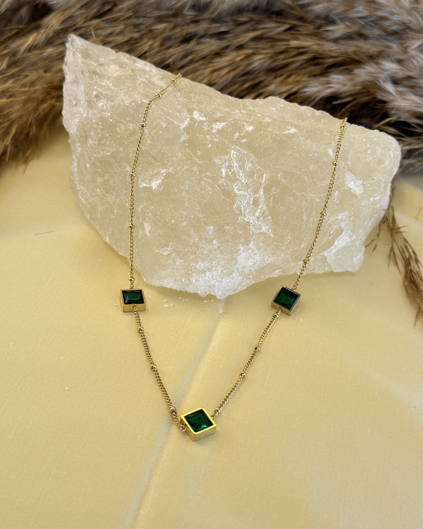 Émera Square Necklace