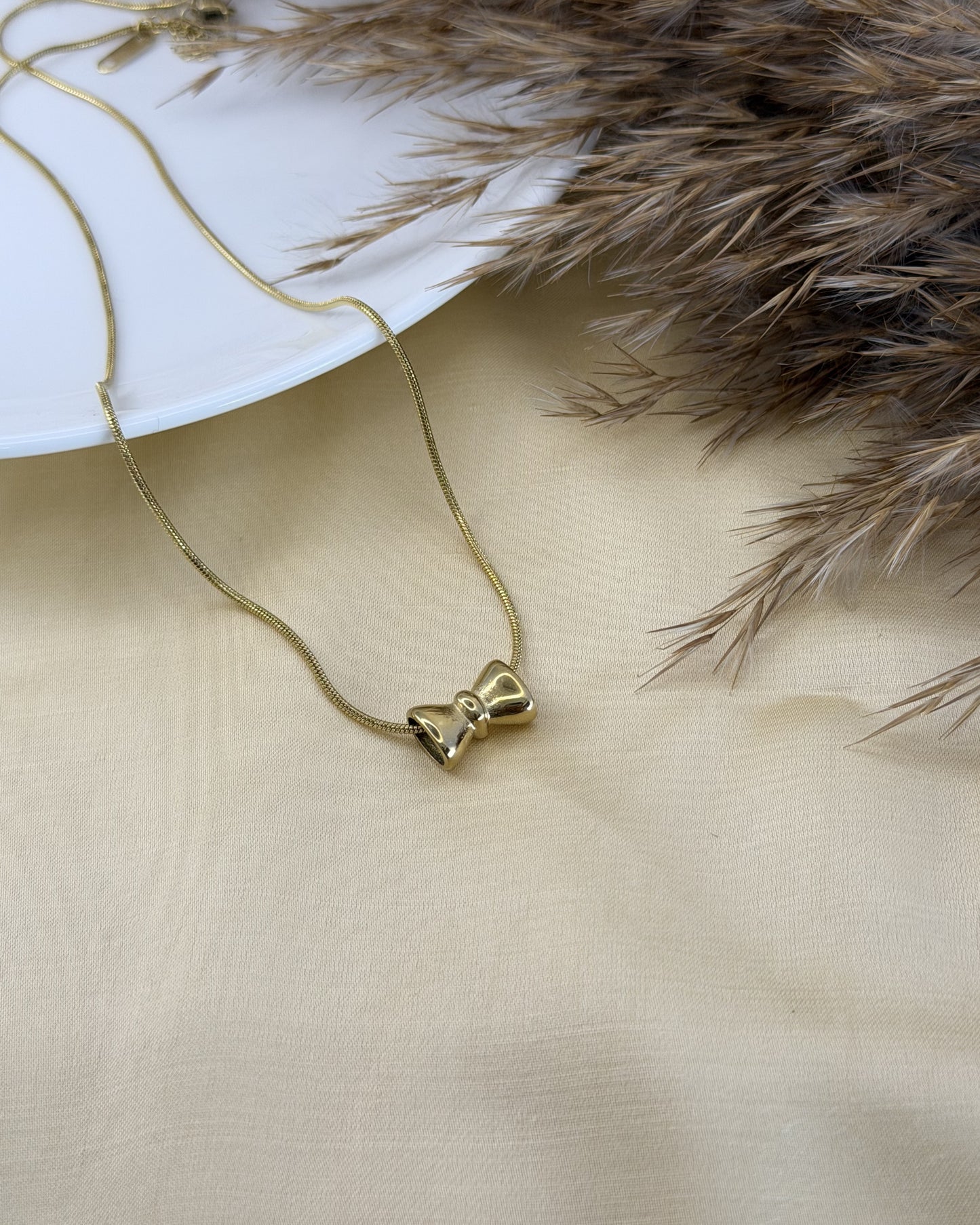 Bow Necklace