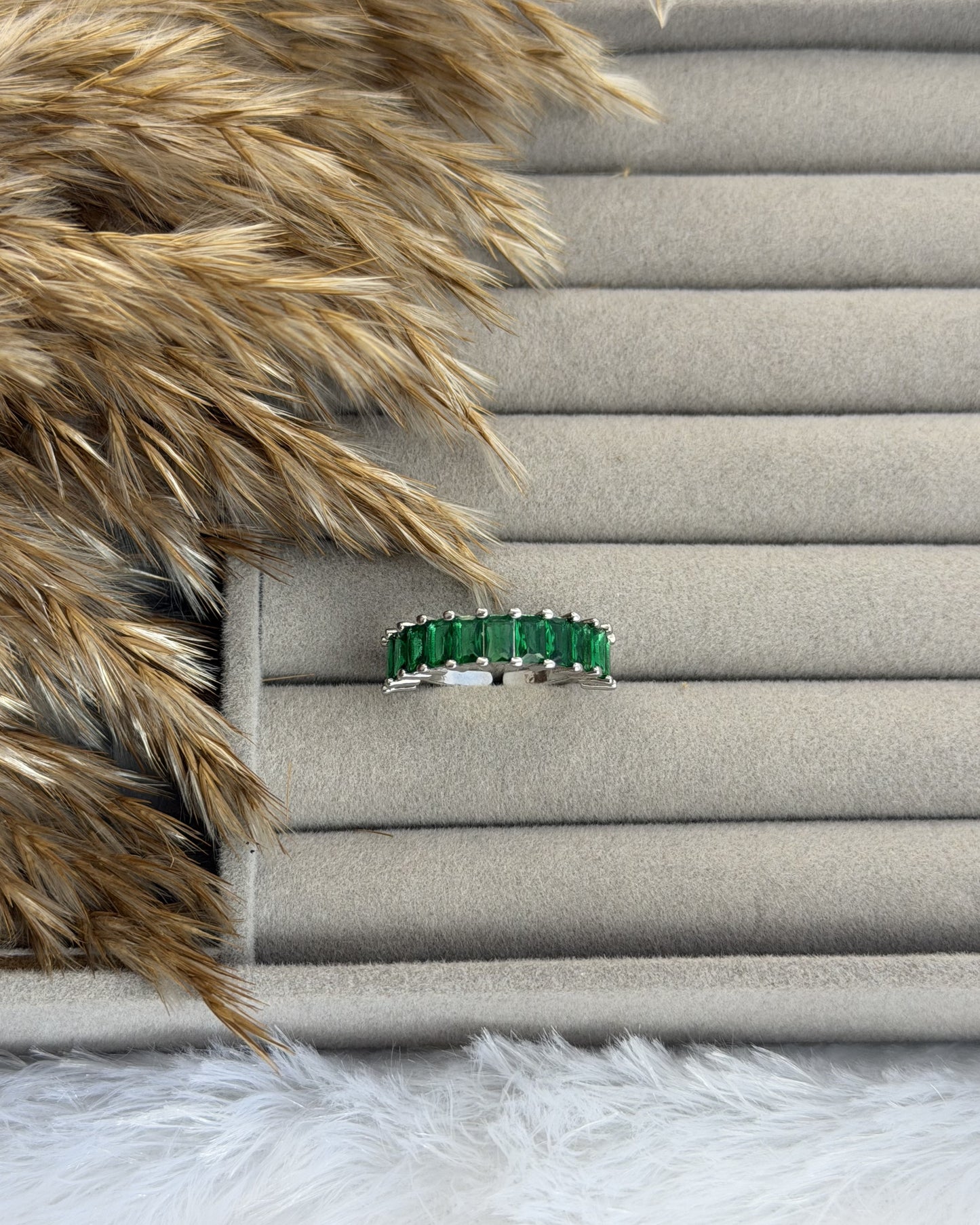 Emerald Éclat Ring (Size Adjustable)