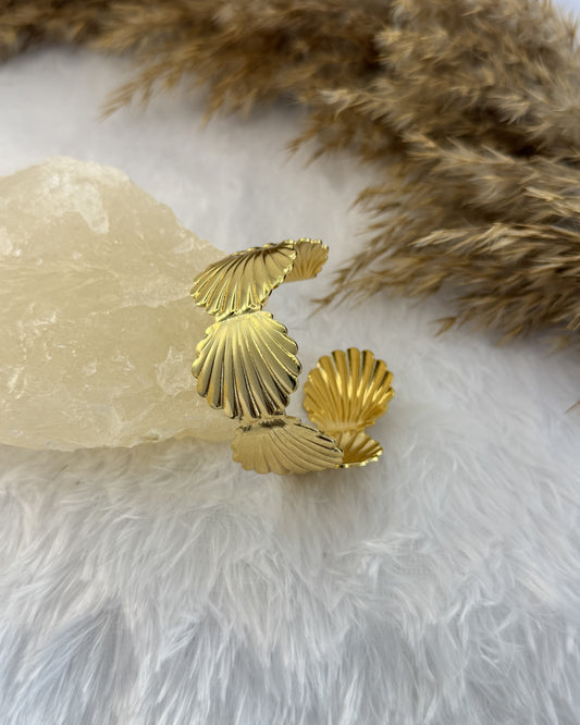Oceana Shell Cuff
