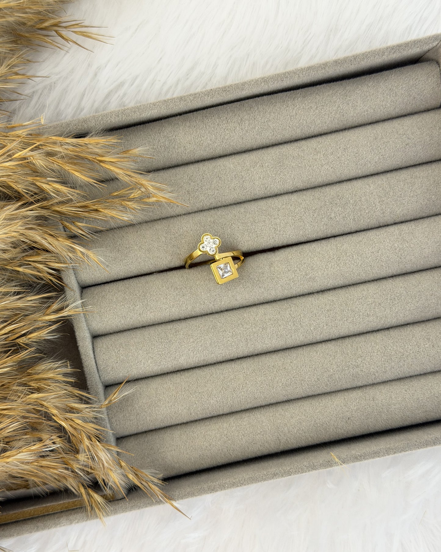 Lumi Clover Ring (Size Adjustable)
