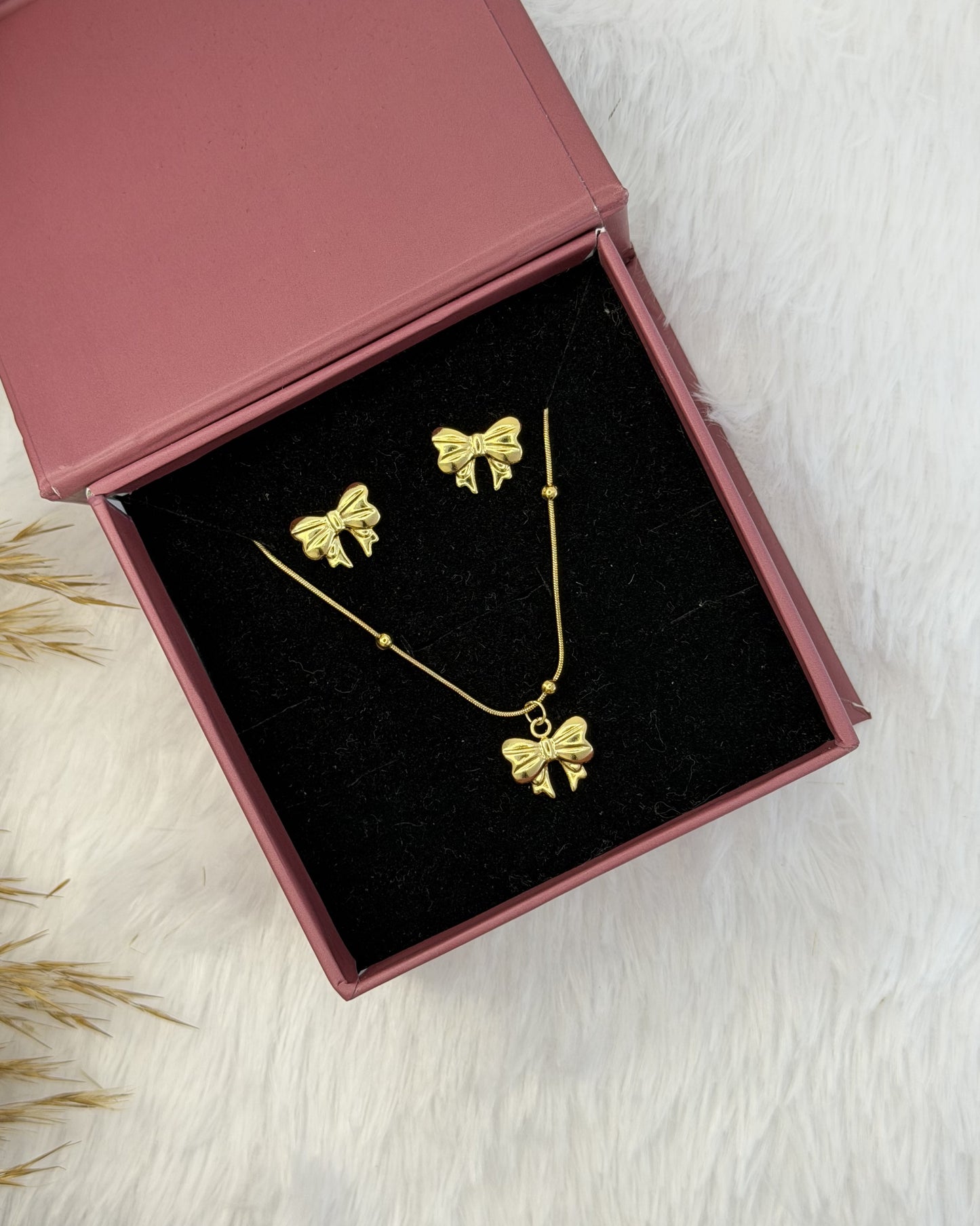 Bow Bliss Necklace Set