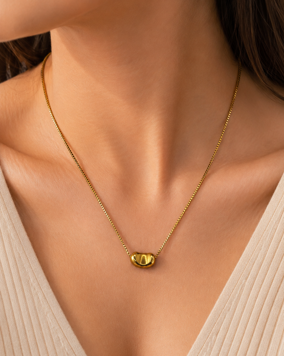Vera Gold Curve Necklace