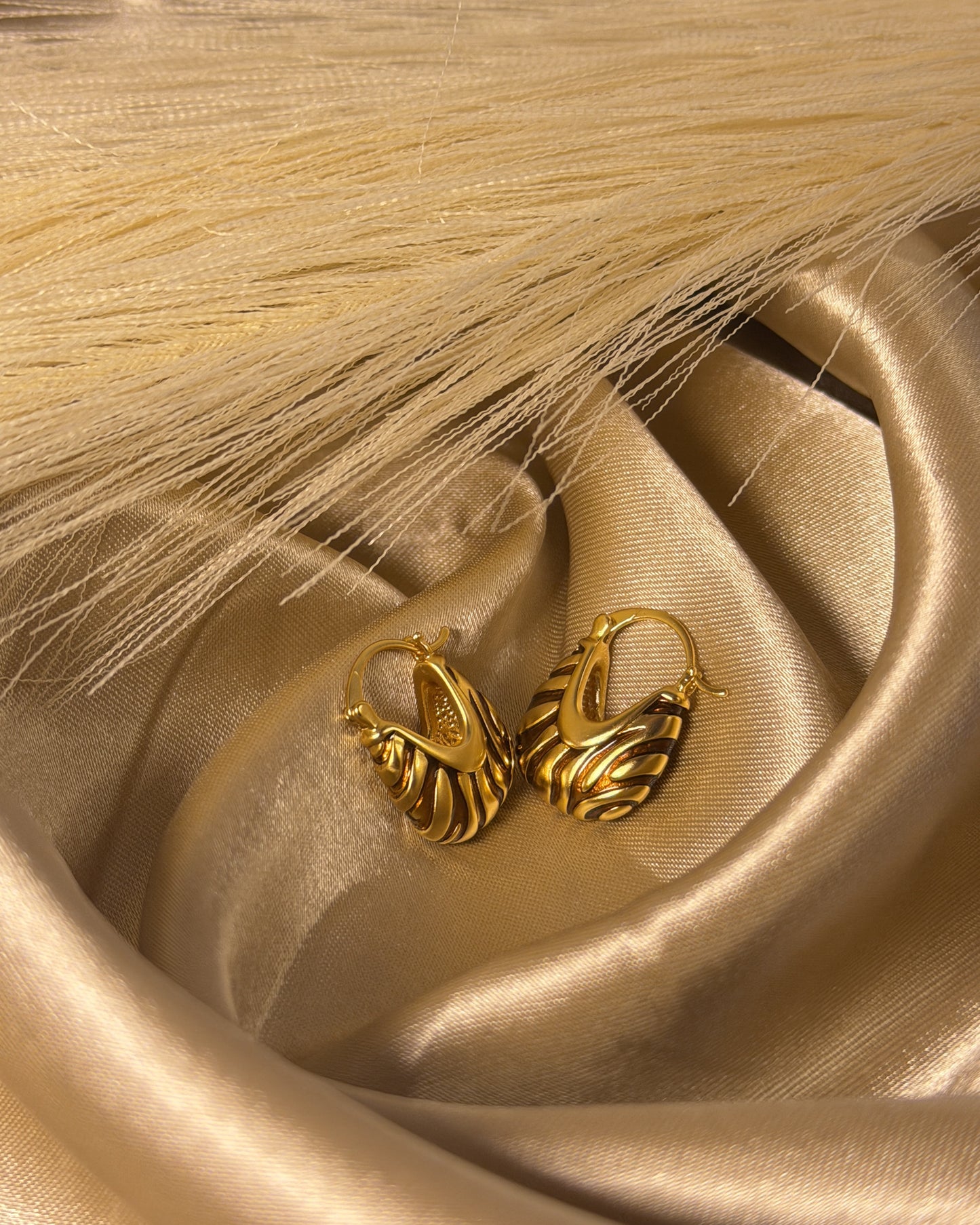 Golden Weave Huggies