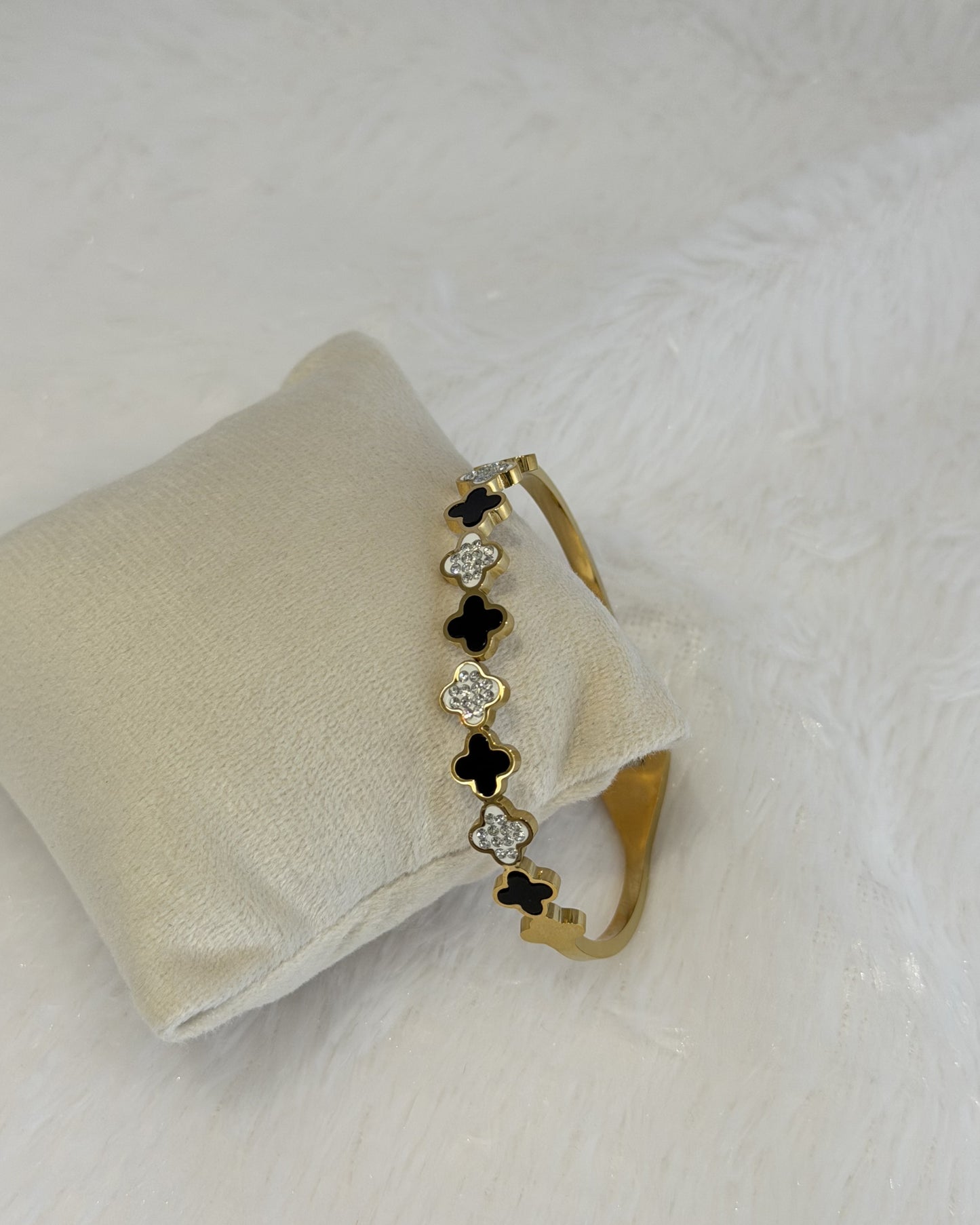 Clover studded Bracelet