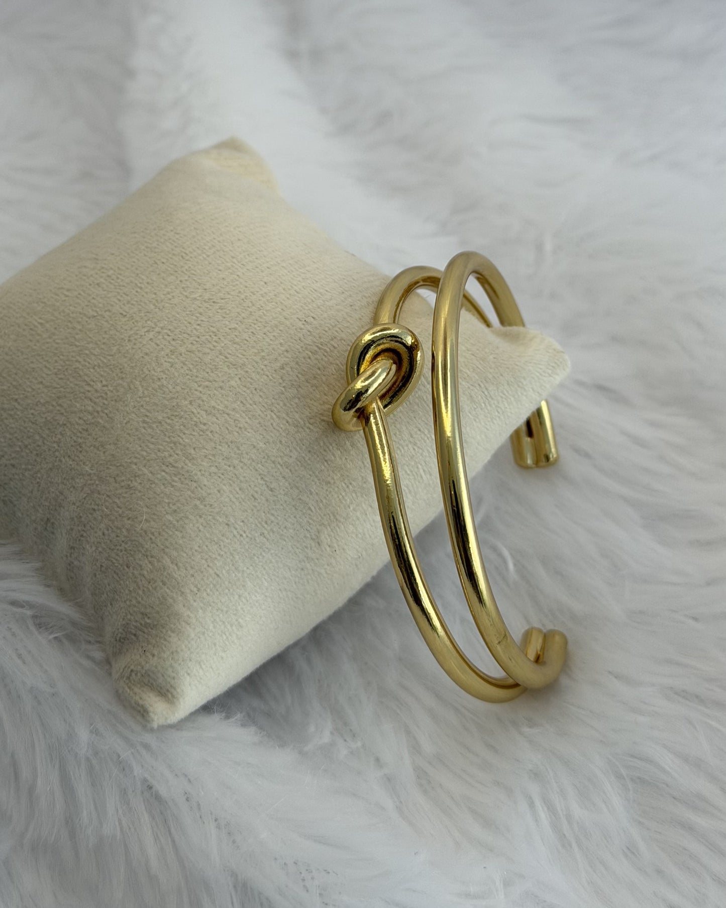 Auré Knot Cuff